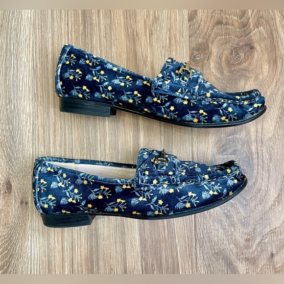 CAbi 6005 Velvet Carnaby Loafer Shoes Size 7 Floral Gold Chain Embelli E… - Picture 4 of 6